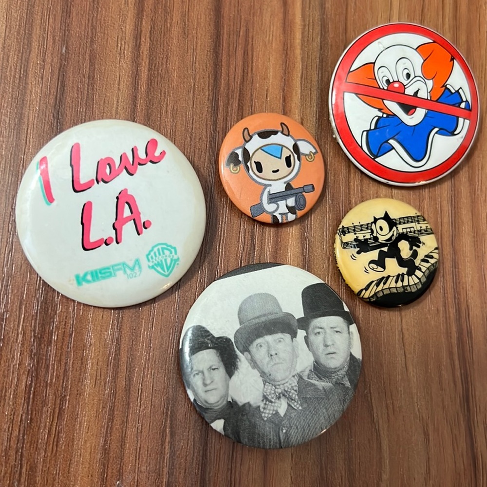 Vintage Assorted Random Buttons Pins Brooches Jew… - image 1